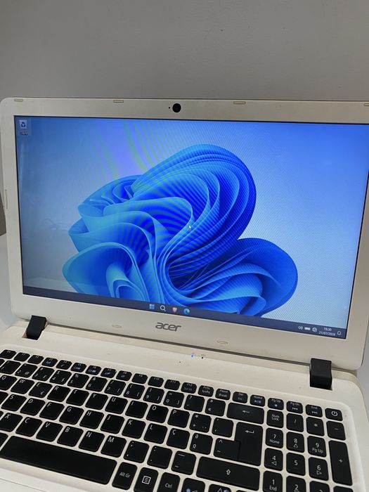 Portátil Acer Aspire 15.6" Branco | Upgrades: 8GB RAM + SSD 240GB (Rápido)