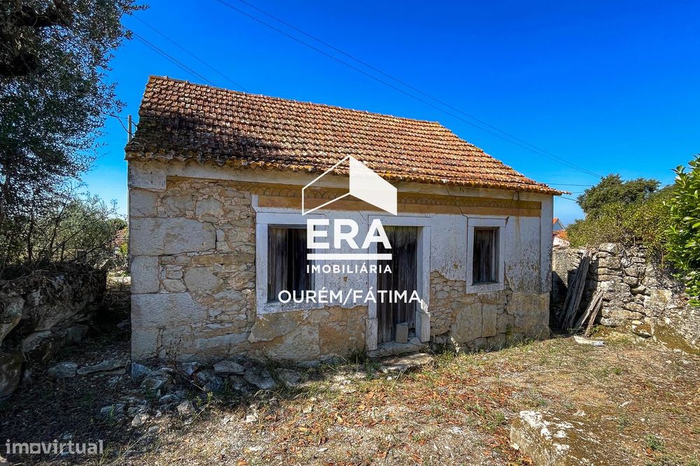 Moradia para Reconstrução — Atouguia, Santarém