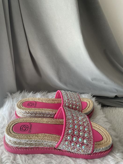 Nowe gumowe klapki rozm.36