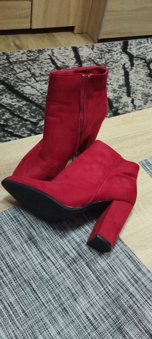 Czerwone buty na obcasie nowe Rozmiar 41