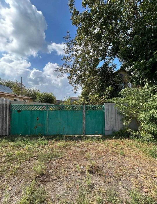 Частина будинку по центральній вулиці на 12 сотках!