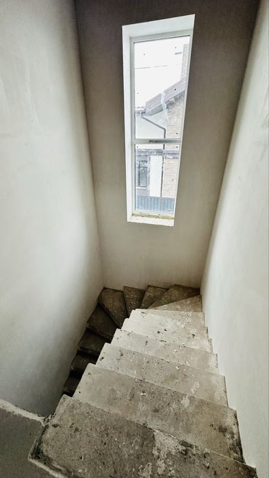 Якісний будинок з чистовою стяжкою та штукатуркою. Газ!Межує з лісом