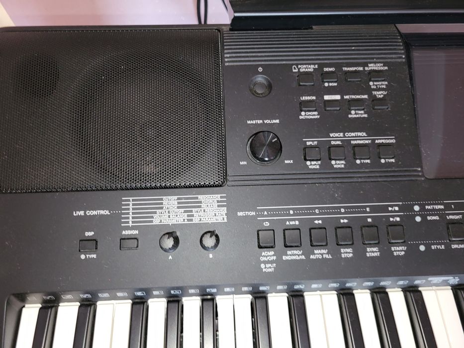 Продам синтезатор YAMAHA PSR E-453