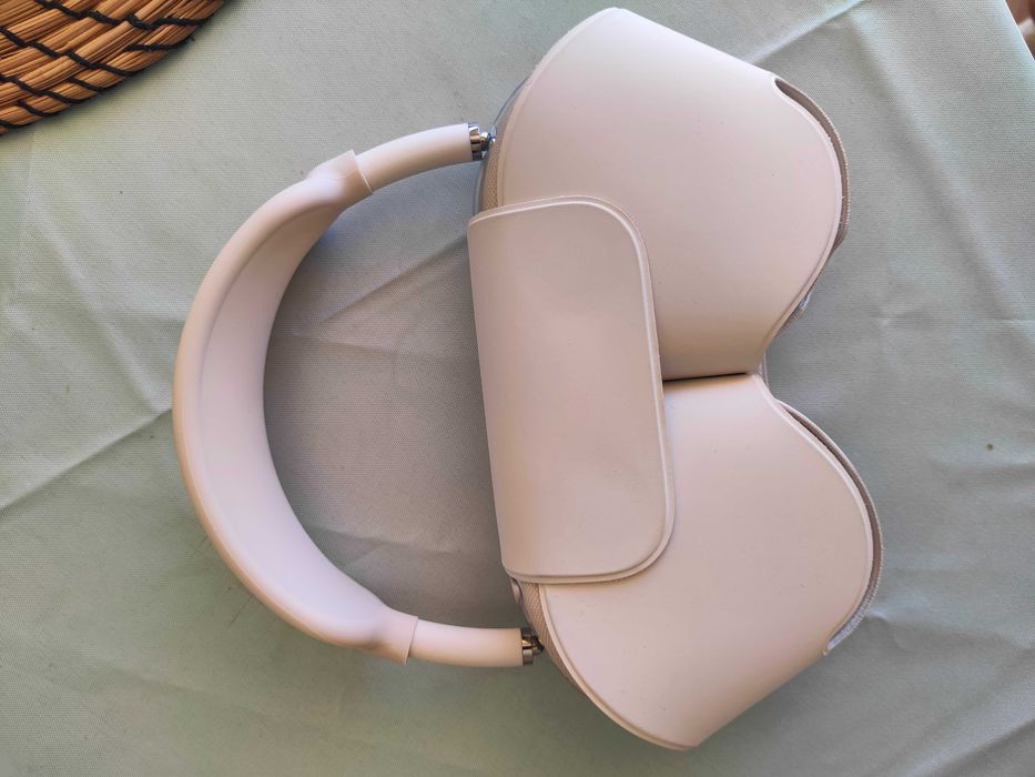 Apple AirPods Max Starlight
