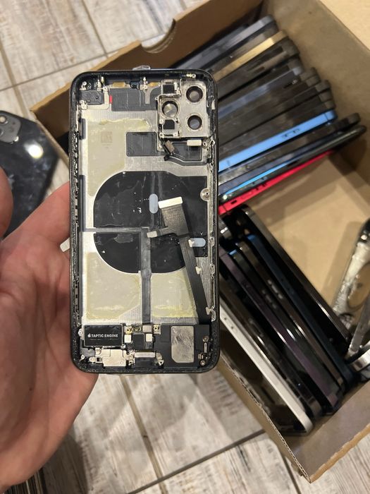 Корпуса та запчастини до Iphone