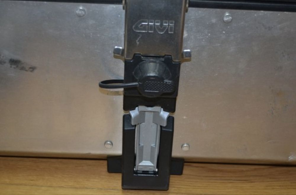 Top Case Givi Trekker Outback 58L Aluminio
