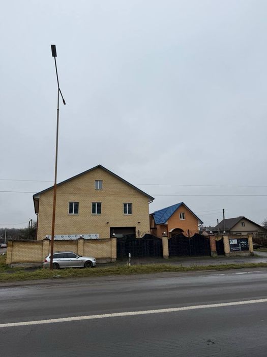 Продам будинок з комерційним приміщенням