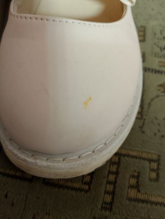 Туфлі для дівчинки.