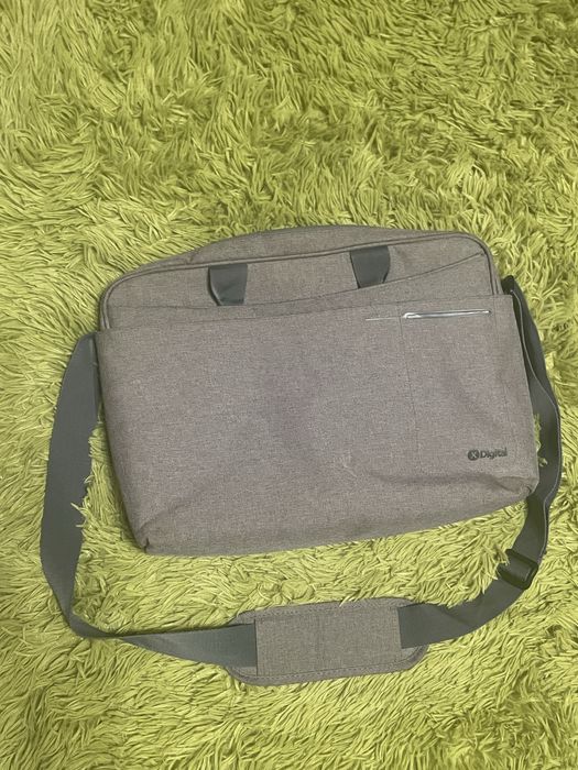 Сумка для ноутбука (є невеликі плями)