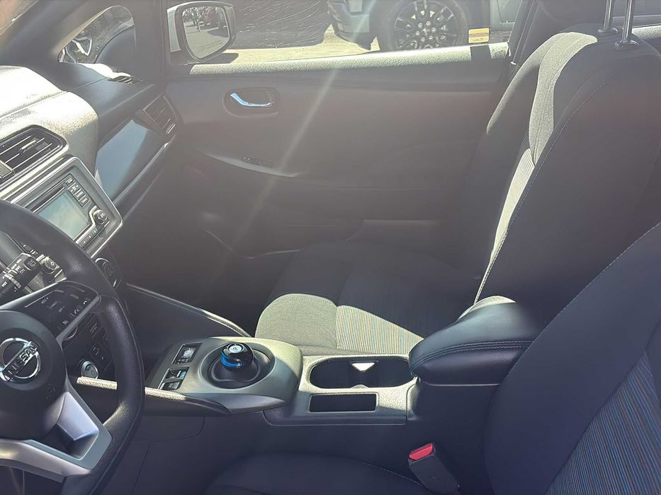 Nissan LEAF SV      2020
