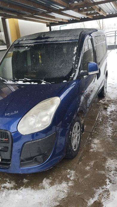 Автомобіль Фіат Добло