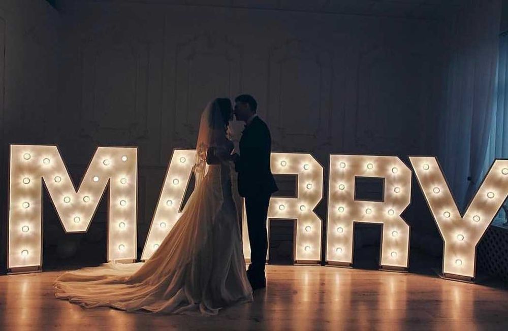 Сяючі літери MERRY