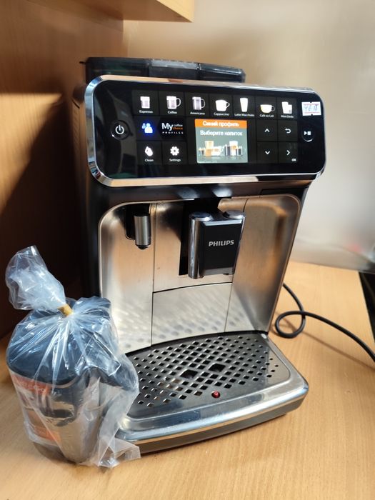 Кавоварка PHILIPS- EP5447 Хороший стан Новий капучинатор