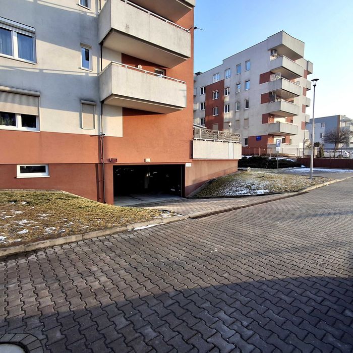 Wynajmę miejsce postojowe