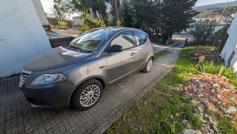 Lancia Ypsilon 1.2 (2014) - Impecável de Mecânica e Interiores