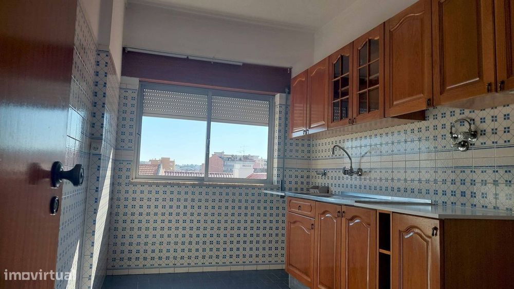 Apartamento T2 localizado no Centro da Cova da Piedade