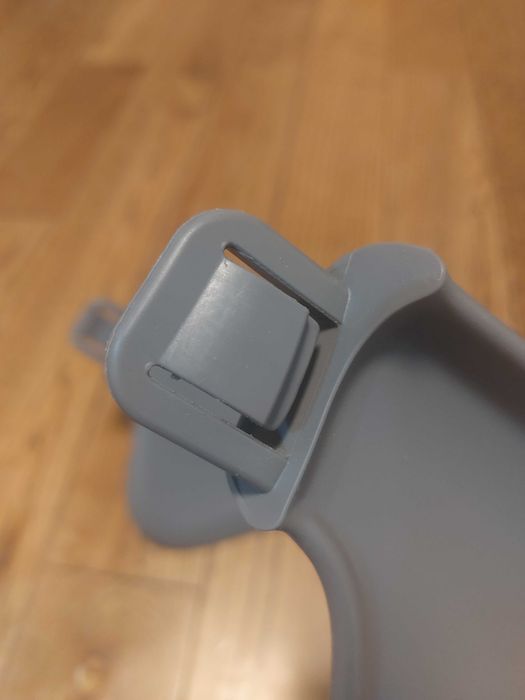 Barierka Stokke Nomi szara do krzesełka