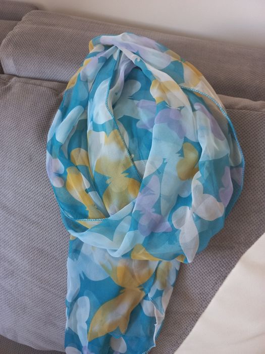 Chusta w pięknym niebieskim kolorze