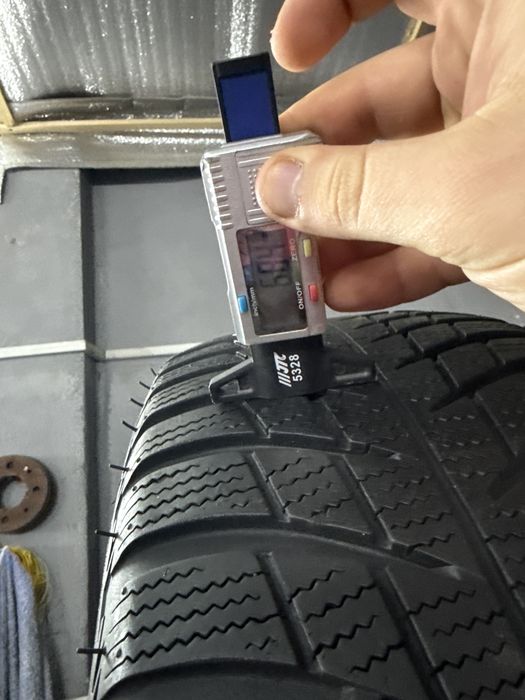 Колеса/резина/гума 215/60R16 Bridgestone