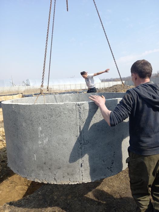 Копаем приямки под скважены,Сливные ямы.Септики