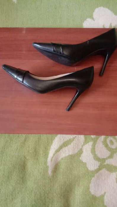 Продам женские туфли
