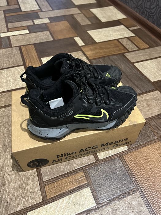 Nike ACG air max , force