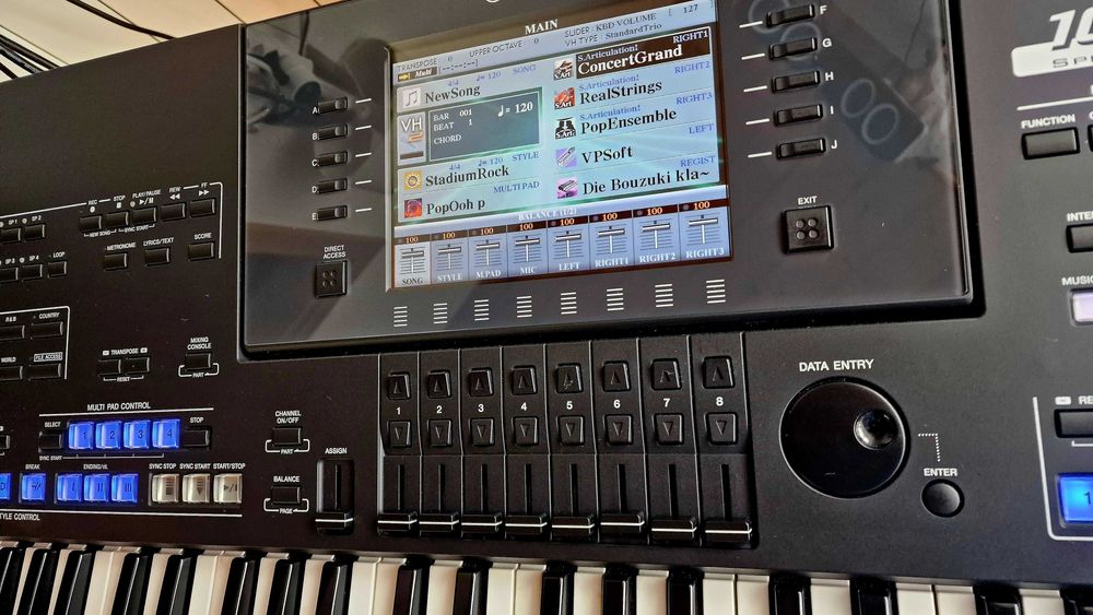 Yamaha Tyros 4  black edition