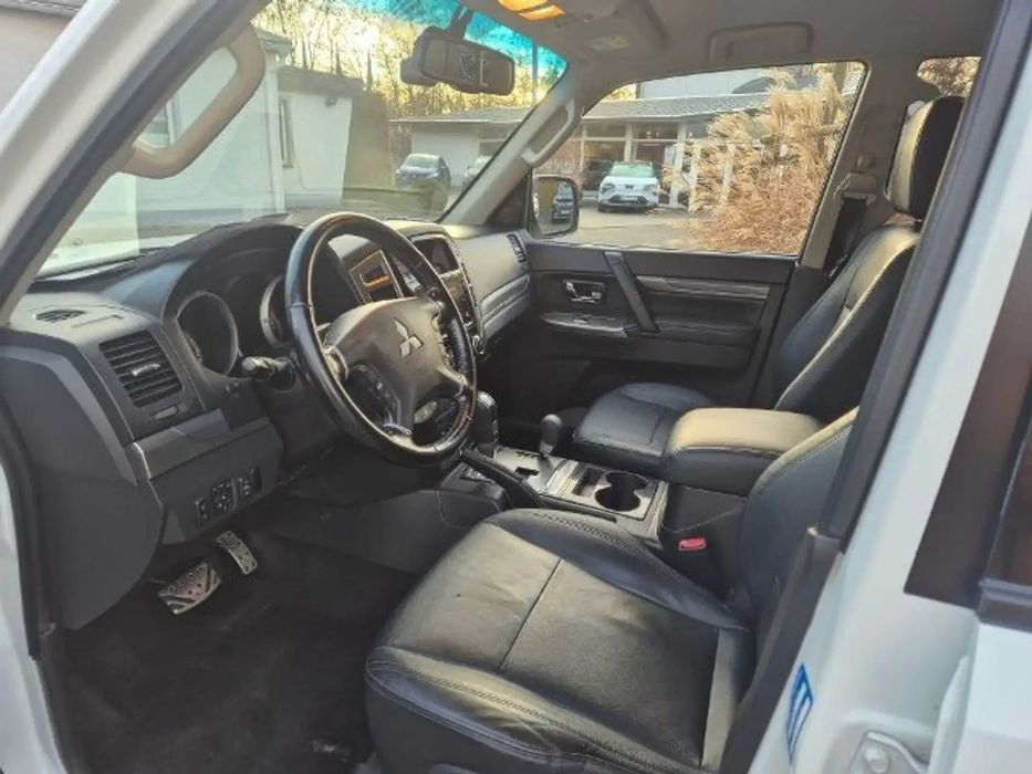 Mitsubishi Pajero      2017