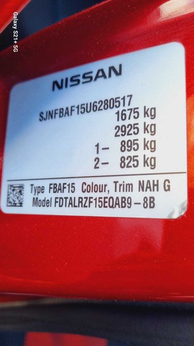 Продам автомобиль Nissan Juke 2012 года красного цвета