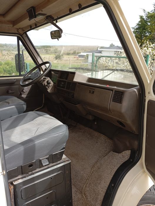 Autocaravana Peugeot j5 clássica