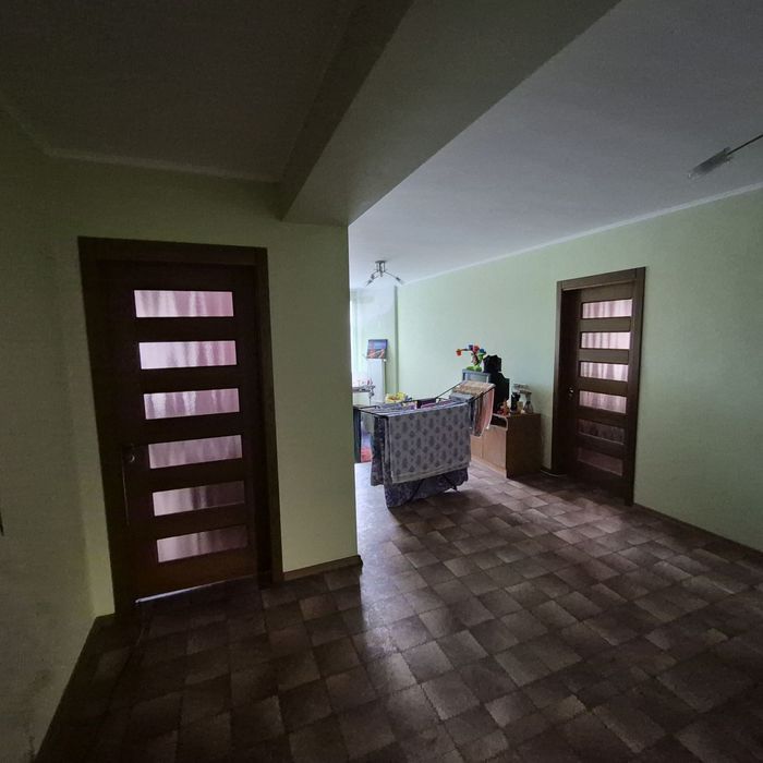 Оренда  окремої  3к.кв. 150м.кв з гаражом (або продам) в будинку на два окремі входи.