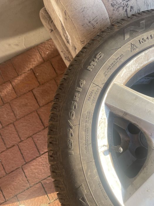 Opony wielosezonowe Dębica Navigator 2 + alufelgi Mitsubishi 14 cali