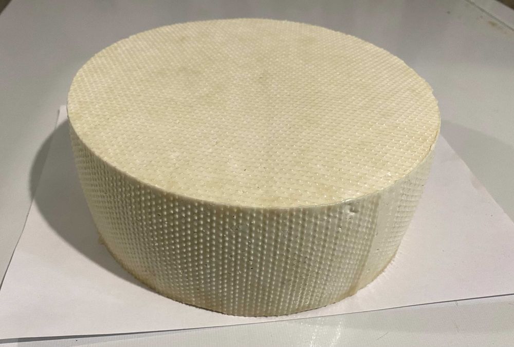 Натуральний крафтовий козиний сир, козине молоко, козенята, дійні кози