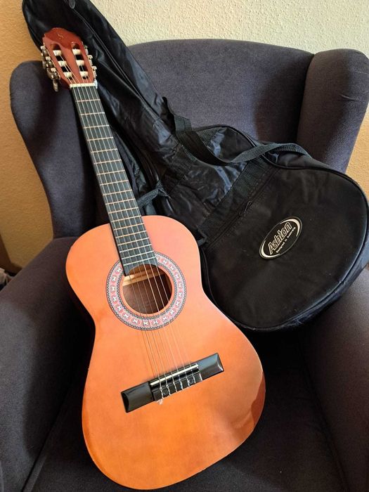 Guitarra Clássica Sevilla 1/2 para Criança + Estojo