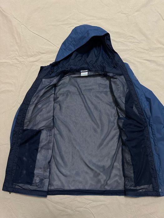 Ветровка Columbia omni tech синій колір
