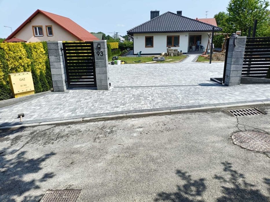 Brukarstwo, Ogrodzenia, Usługi minikoparką