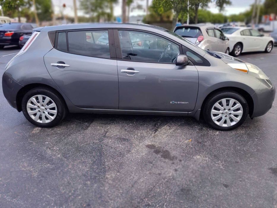 Nissan LEAF SL      2015