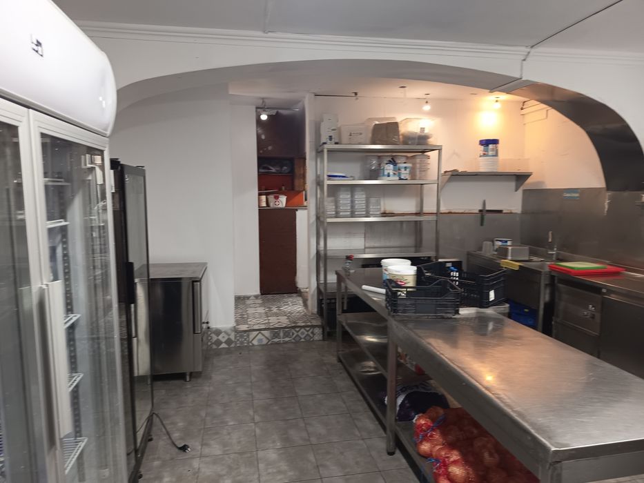 Frigorífico de duas portas (como novo), nunca utilizado, permaneceu no armazém depois de comprado