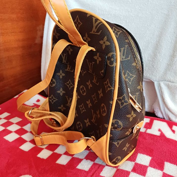 Маленький, зручний, стильний, брендовий рюкзачок louis Vuitton