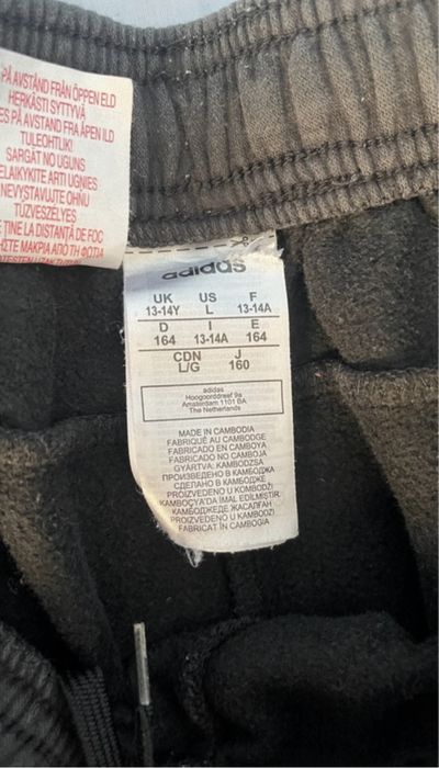 Calcas de fato de treino da adidas.