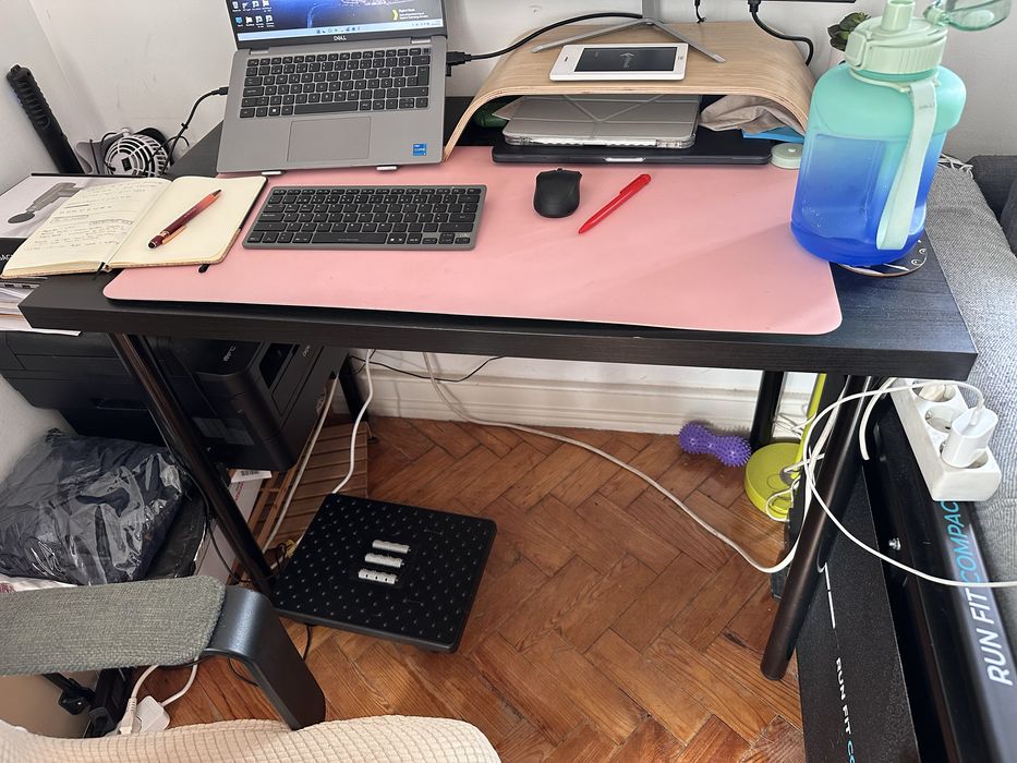 Secretaria preta ikea