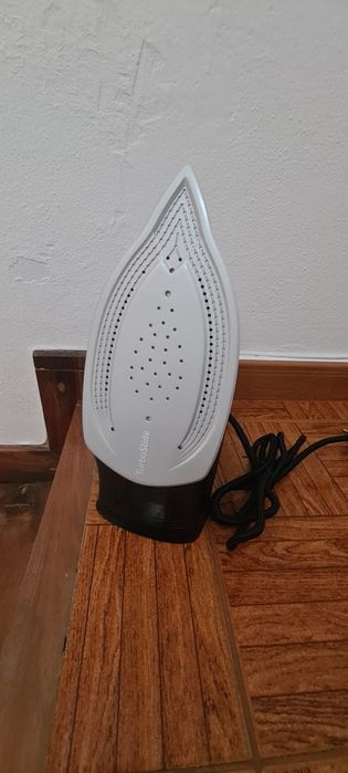 Vendo ferro de engomar.