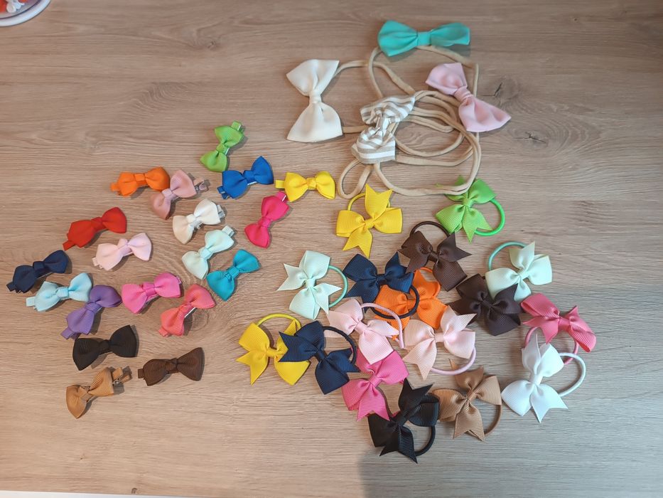 Zestaw gumek do włosów, spinek i opasek z kokardkami