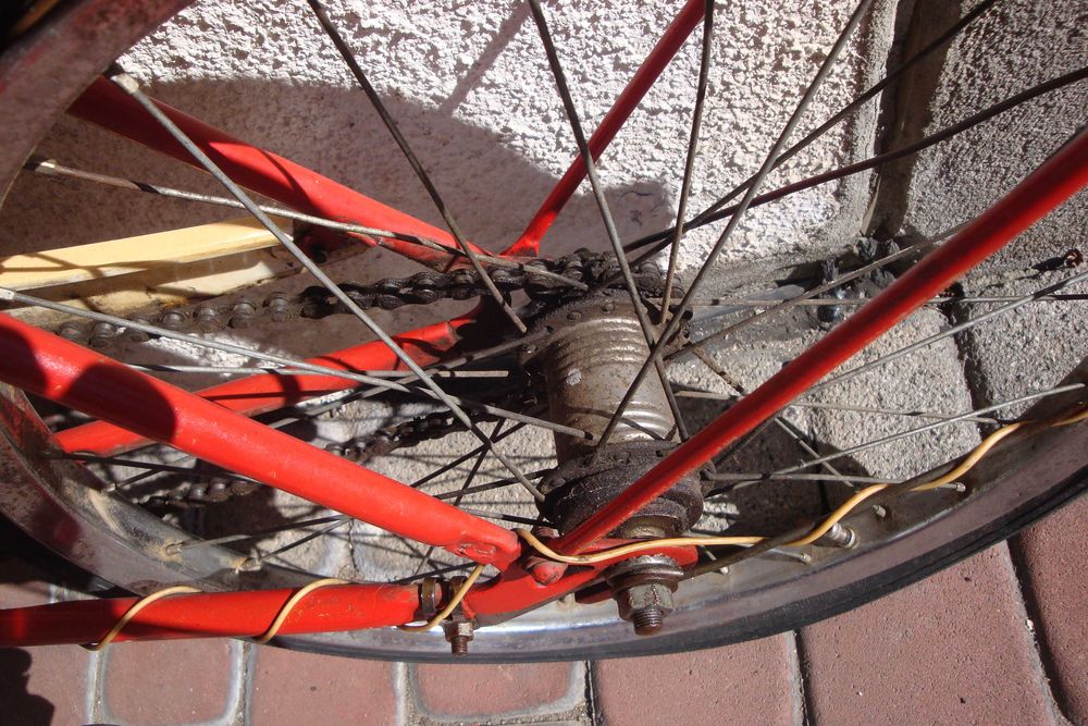 Koła - rower z PRL-u.