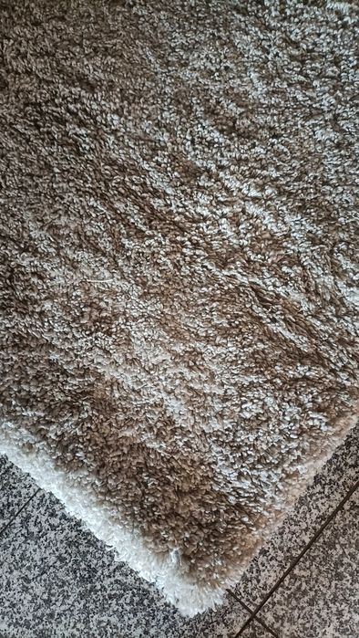 Tapete branco mesclado