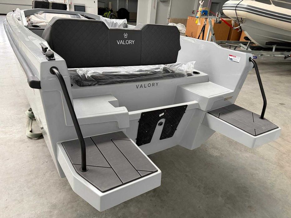 Valory Premium V525 - łódź motorowa otwarto-pokładowa, spacerowa, OD RĘKI!