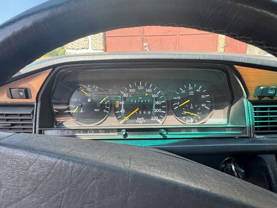 Mercedes-benz 250D TURBO