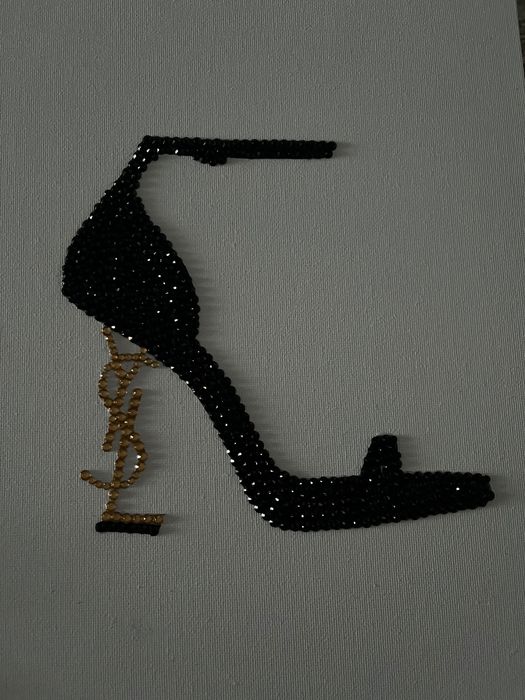obrazek z diamencików rhinestone but ysl