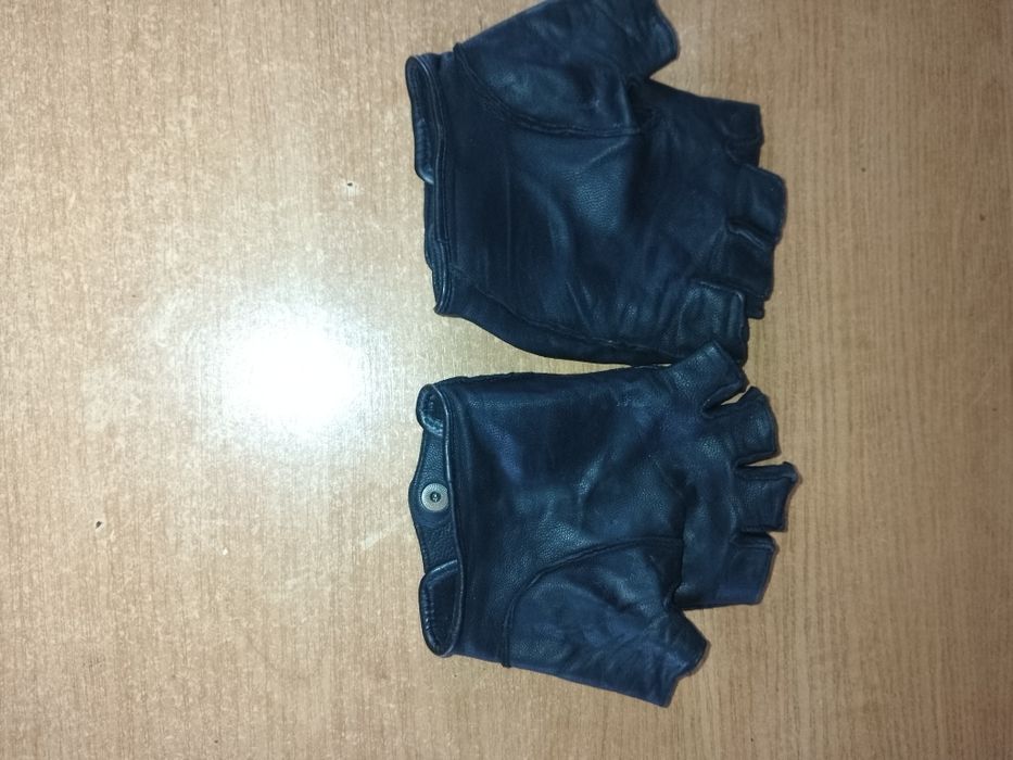Продам стильні шкіряні рукавички без пальців (мітенки) у чудовому стані!