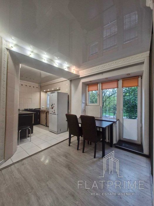 Продам 2к квартиру,2 поверх, метро, парк, пр-т Голосіївський, ТОРГ